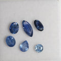 Lote de zafiros azules naturales de varios tamaños y formas, facetados, redondos, marquesinas y ovalados. Piedras preciosas sueltas. Precio al por mayor.