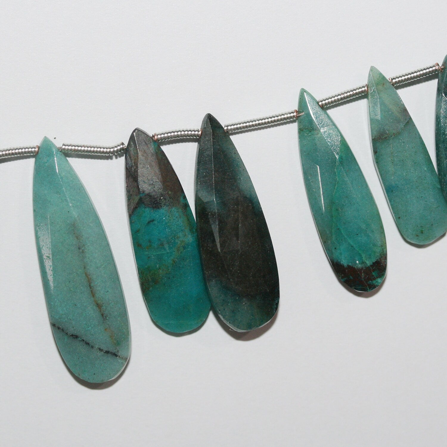 Perles en forme de goutte à facettes graduées de 8 pouces en St Crysocolla 25x8-38x8mm.Approx.-Rig 20cm.