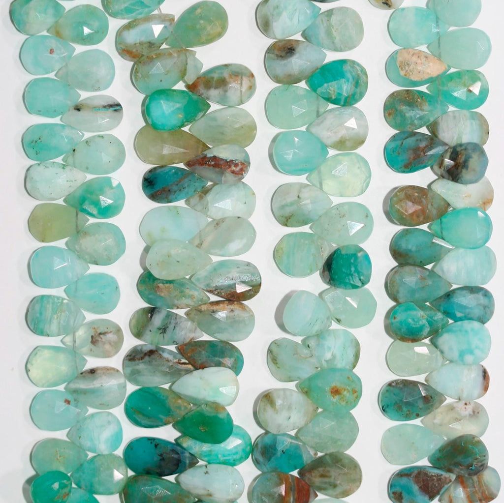 Perles péruviennes à facettes en forme de goutte, 8 pouces (14 x 10 mm) environ. Longueur du fil : 21 cm.