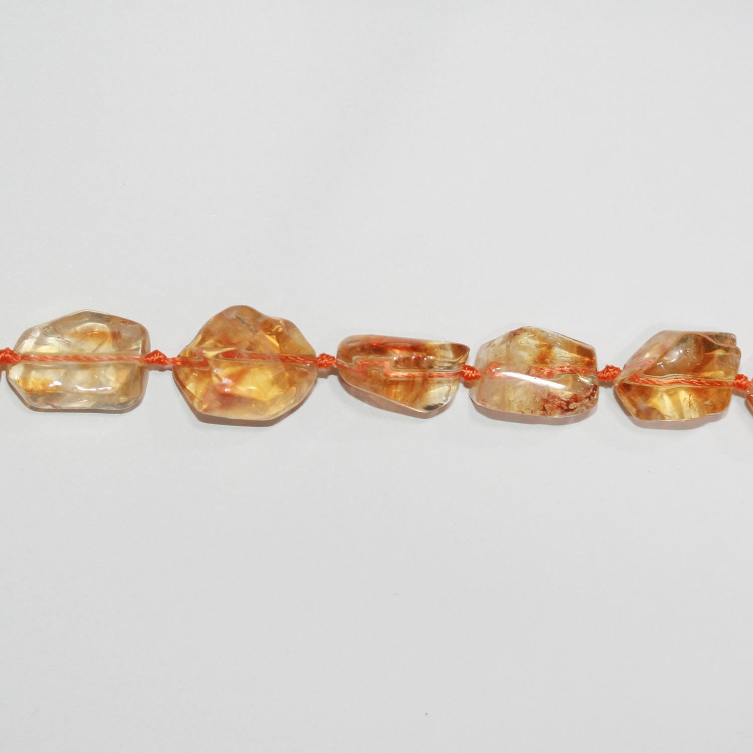 Perles de citrine facettées en forme de pépite, 15 pouces (10-13 mm). Longueur approximative du fil : 39 cm.