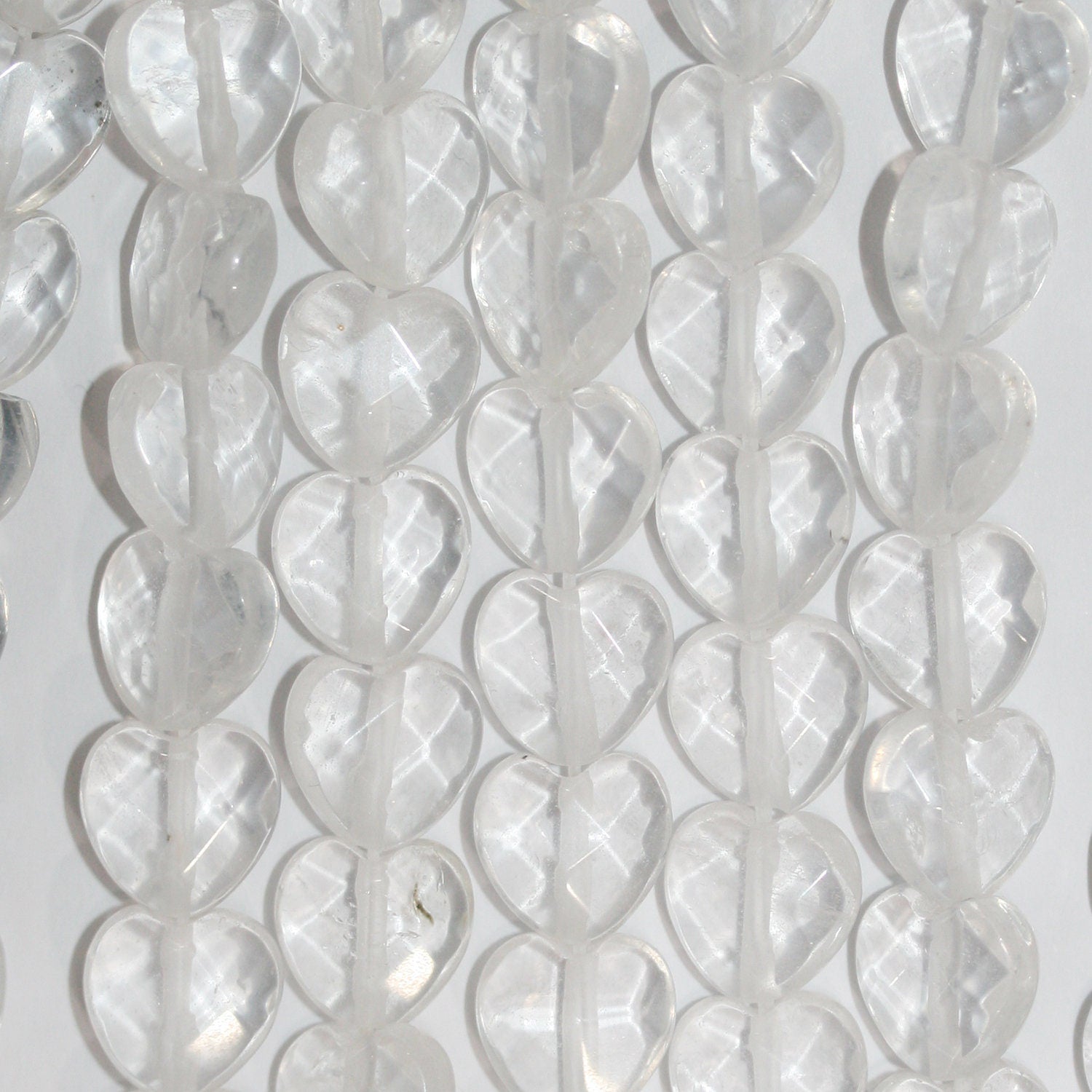 Cuentas de corazón facetadas de cuarzo cristal de roca de 7" 9x10 mm - Hilo de 19 cm.