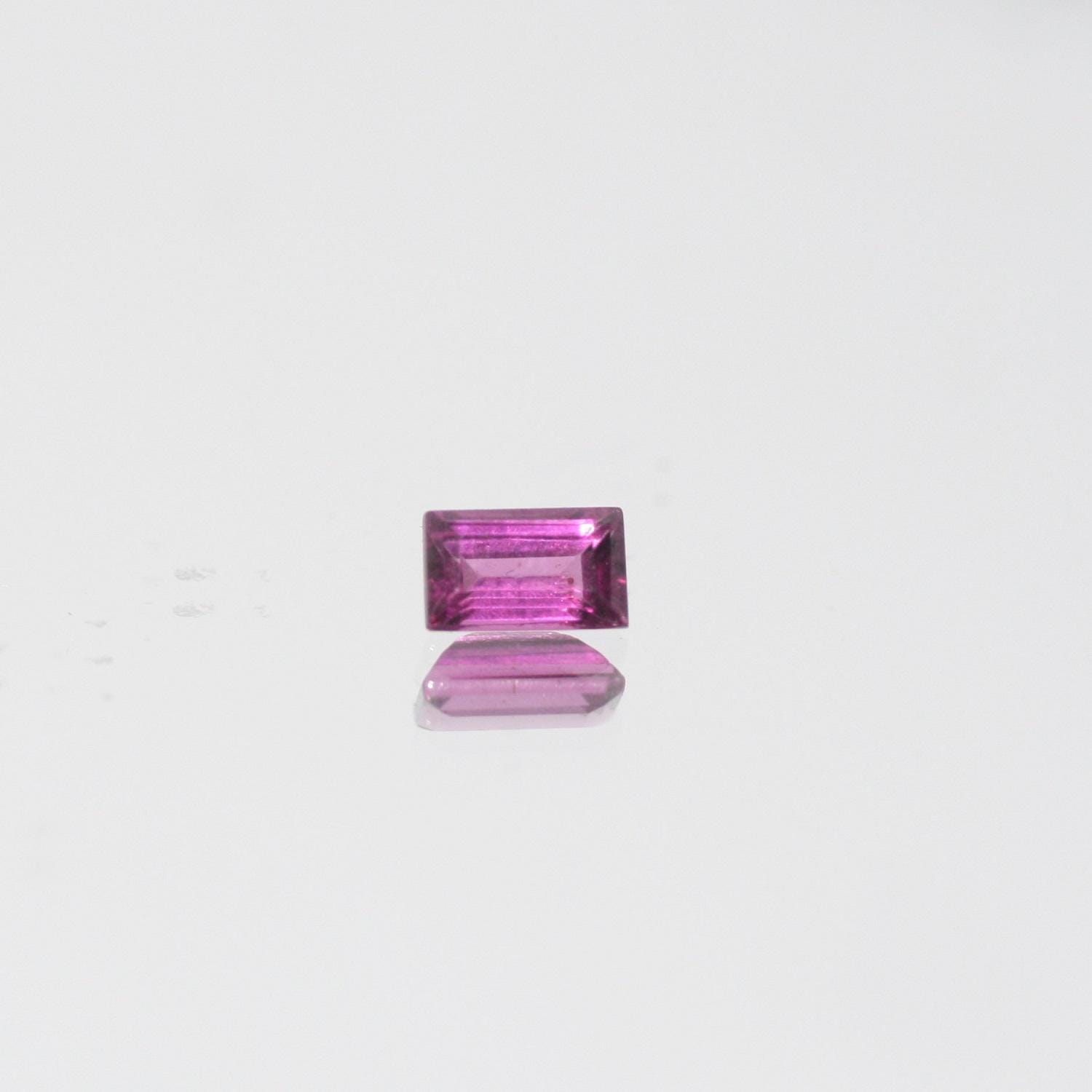 Lot de grenat rhodolite facetté baguette 5x3mm .- (5CT) .