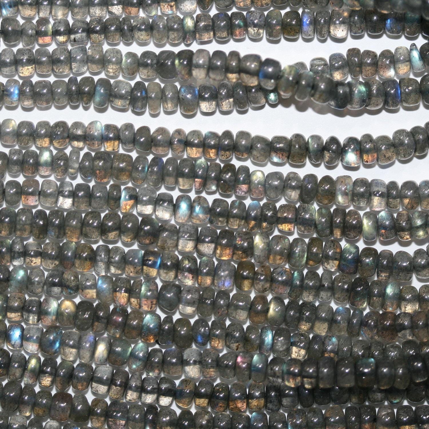 Cuentas redondas lisas graduadas de labradorita de 16". 4 x 2,5 mm - 3 x 2 mm - tira de 40 cm.