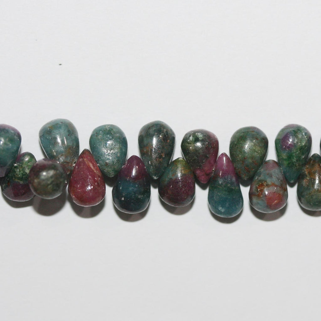 Perles en zoïsite St Ruby lisses en forme de goutte, 8 x 5 mm - Fil de 20 cm.