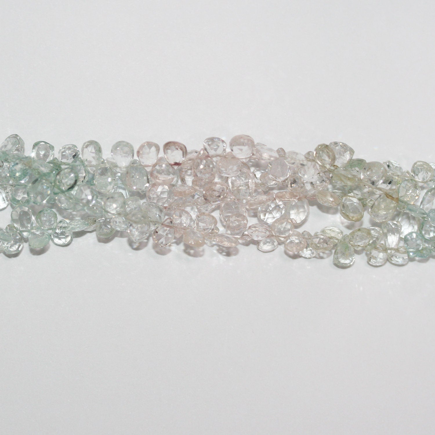 Perles en multibéryl facettées de 23 cm (9 pouces), 6 x 4 mm environ - Longueur du fil : 22 cm