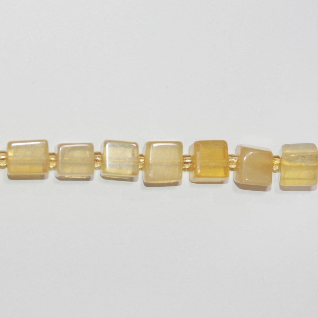Perles cubiques lisses en fluorite jaune St de 14 pouces, 5-6 mm environ - Fil de 38 cm.