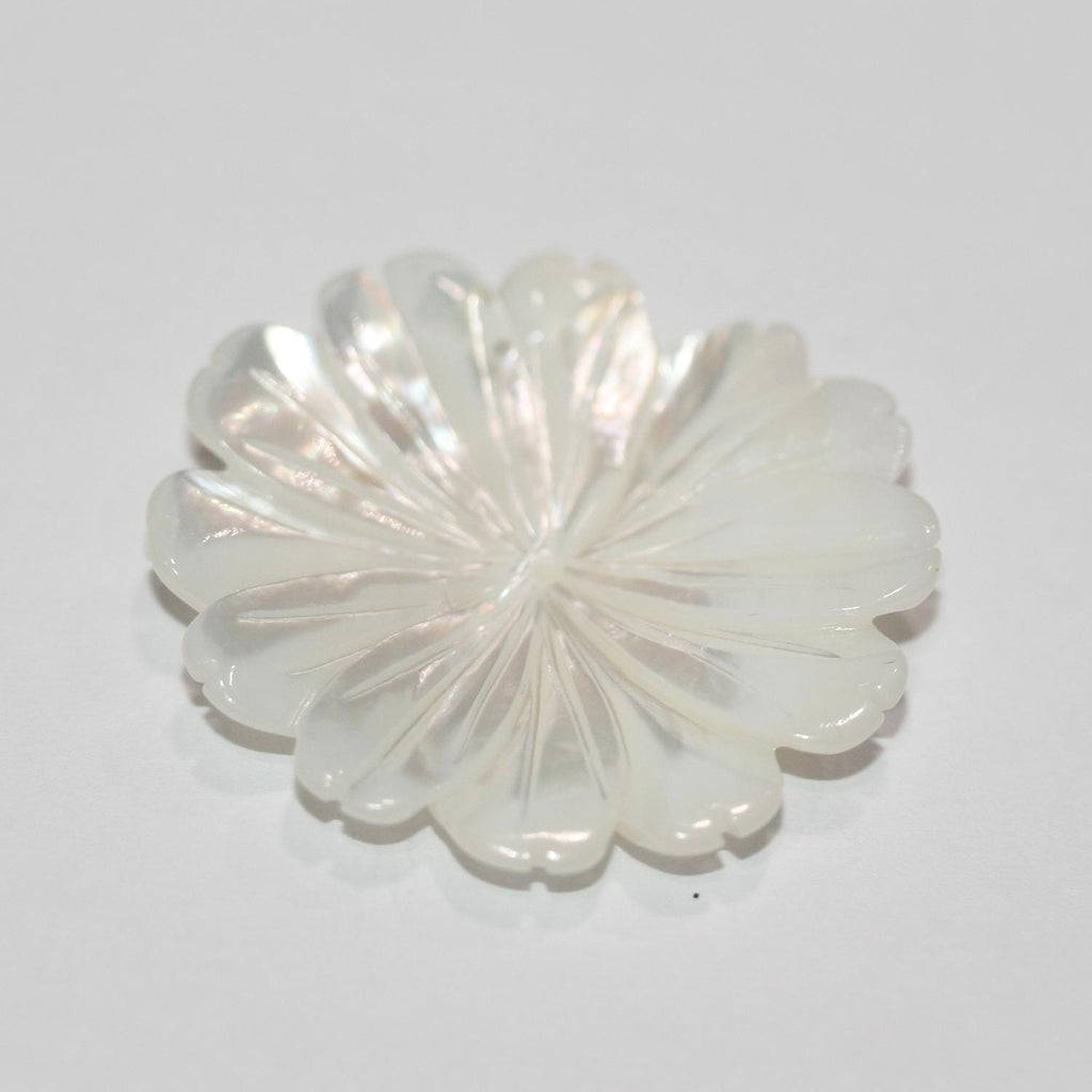 Pendentif feuille en nacre 30 mm.