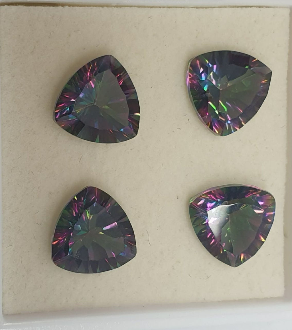 Lote de 4 cuarzos místicos facetados de 10 mm. Corte láser. Talla milenaria. Precio al por mayor. Color único.