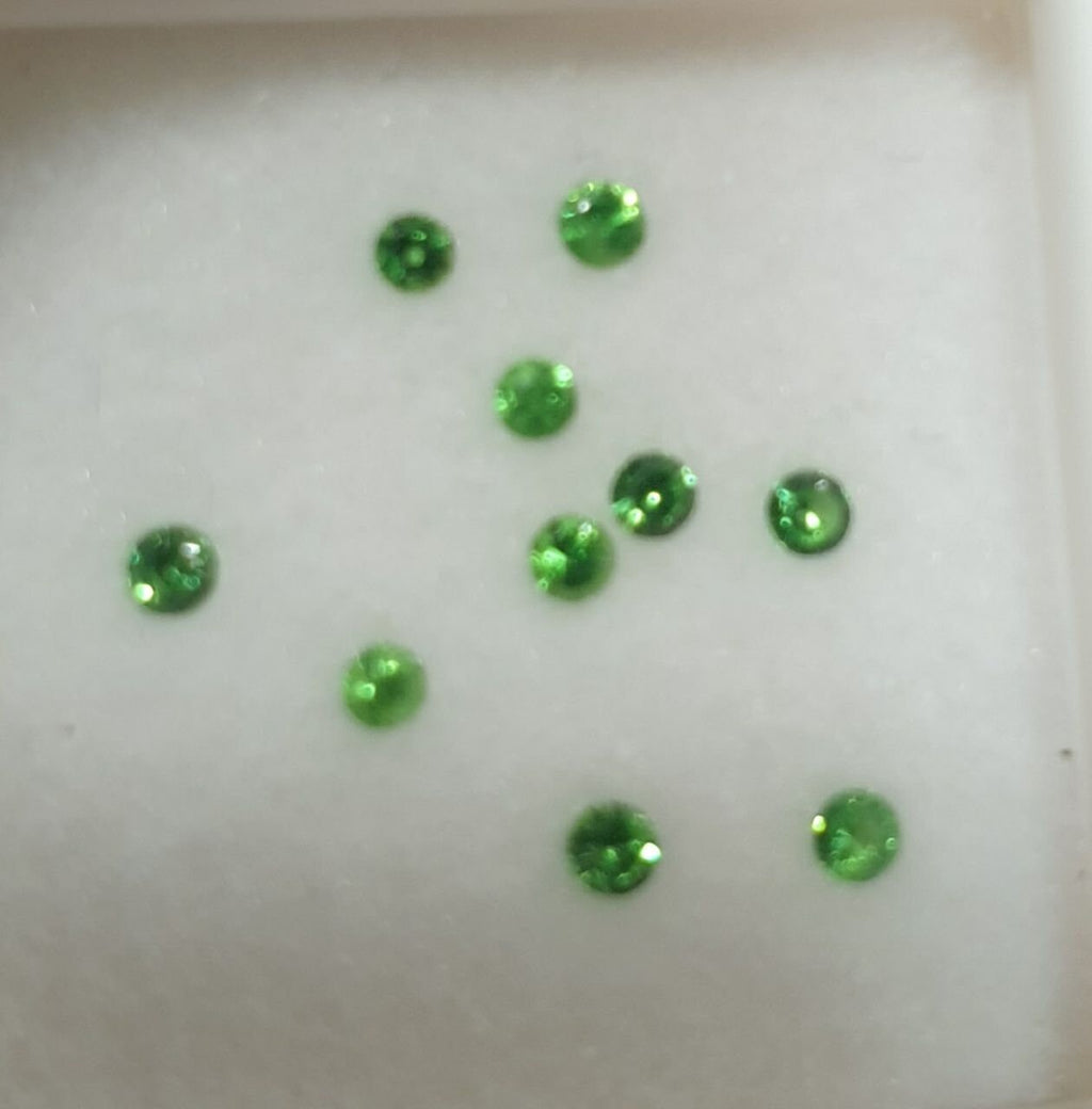 Lote de 10 piedras preciosas de granate tsavorita facetadas redondas de 1,7 mm. Precio al por mayor.