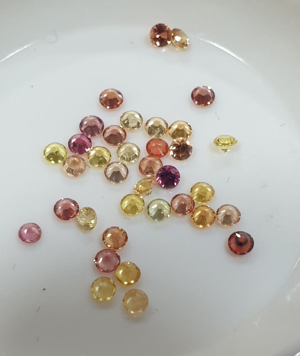 Lote de zafiros multicolores redondos facetados de 1,6-1,7 mm. - Paquetes de piedras preciosas - Piedras sueltas al por mayor - Gemas naturales