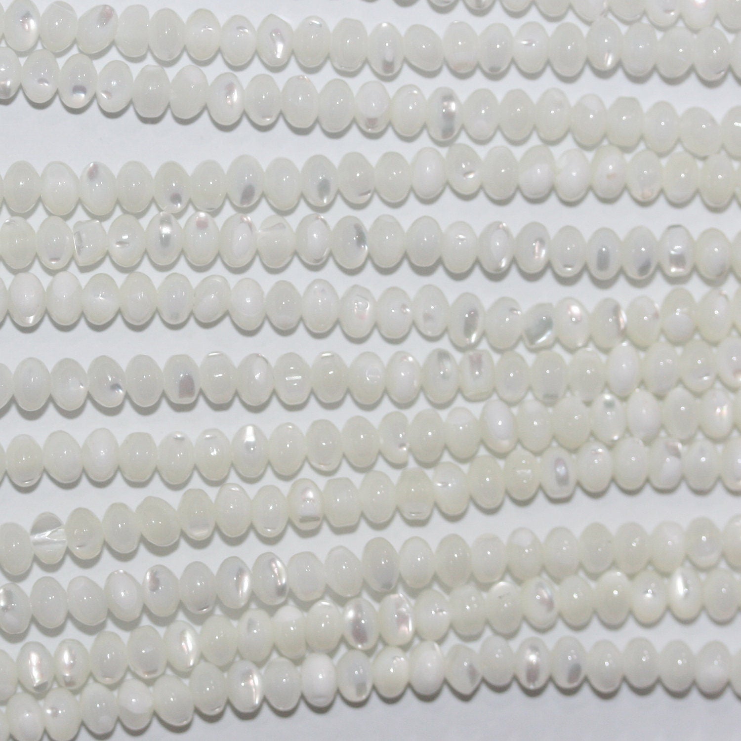 Cuentas redondas lisas St MOP de 16" (4 x 3 mm) - Hilo de 40 cm