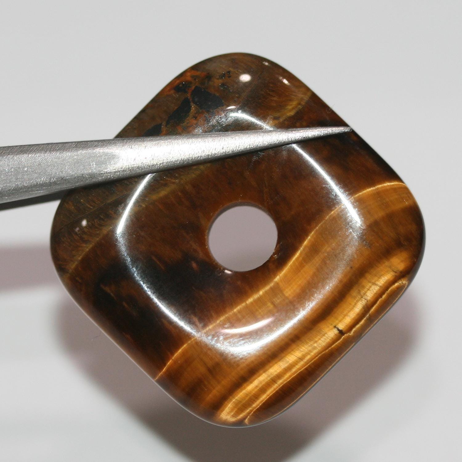 Colgante cuadrado liso de ojo de tigre de 30 mm