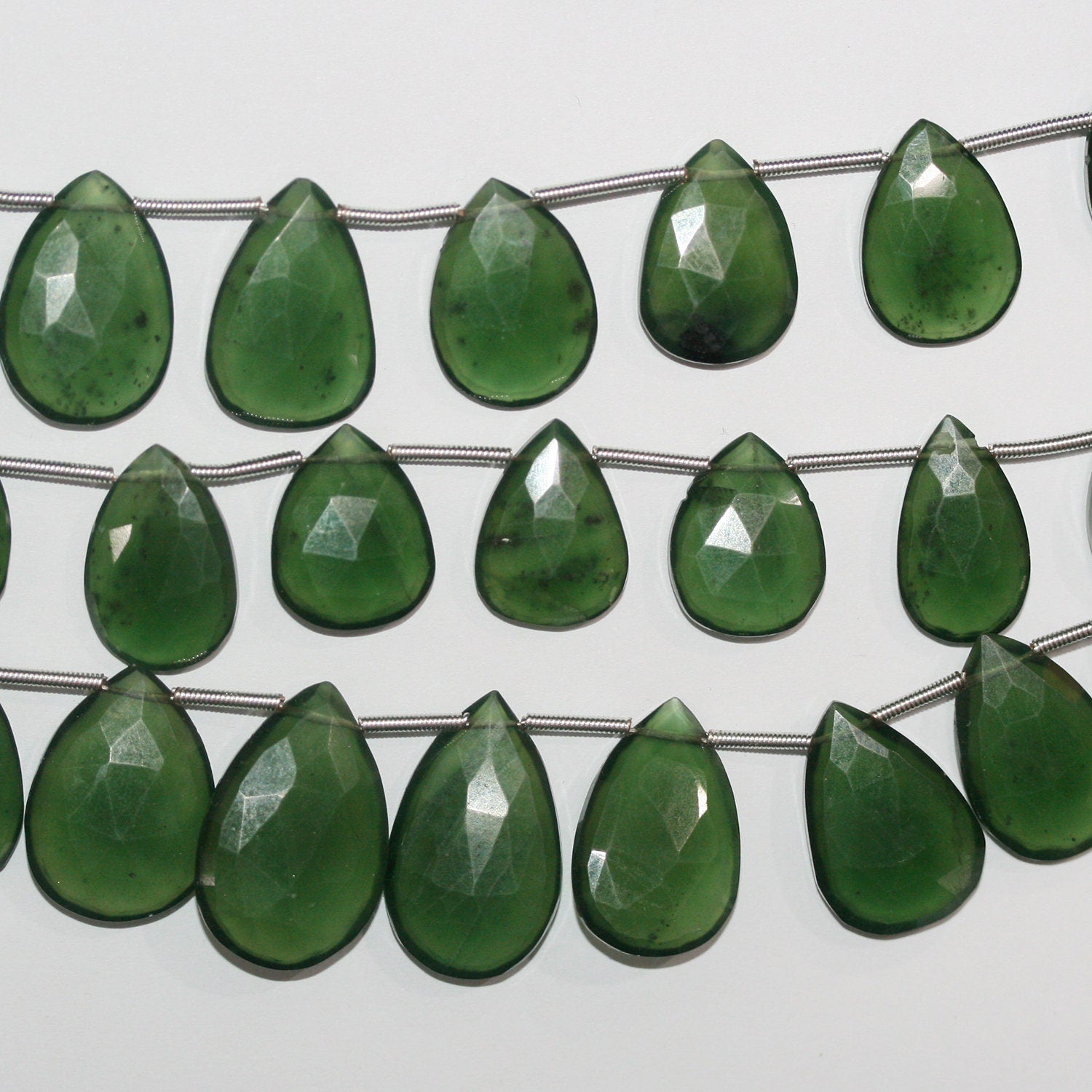 Perles en forme de goutte à facettes graduées St Serpentine 8" 20x13-24x15mm.Environ - Fil 20cm.