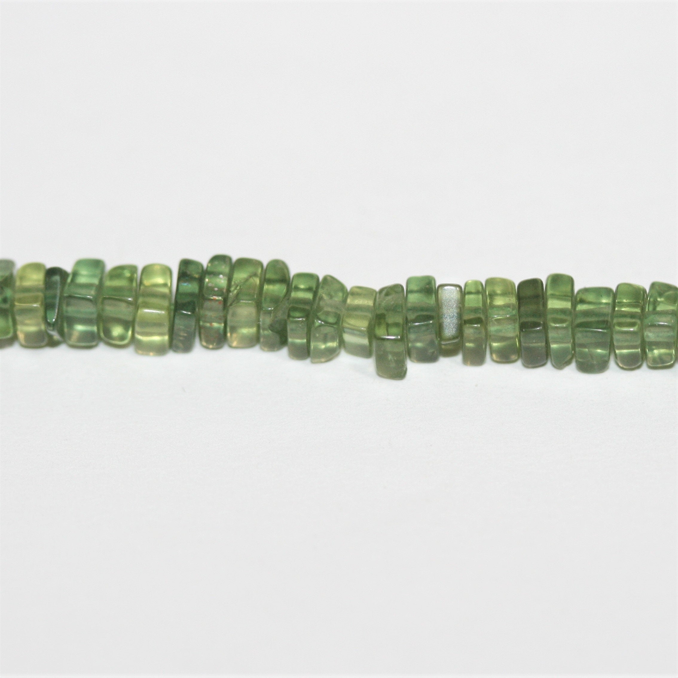 16" St Green Apatite Smooth Flat Square Beads 4x1mm.-Hilo 42cm.