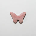 Pendentif papillon lisse en rhodonite 18x12mm. Environ.