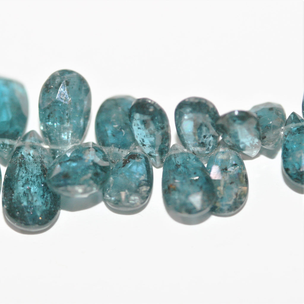 Cuentas de cianita santa facetadas de 7" (8 x 5 mm). Aprox. - Hilo de 19 cm.