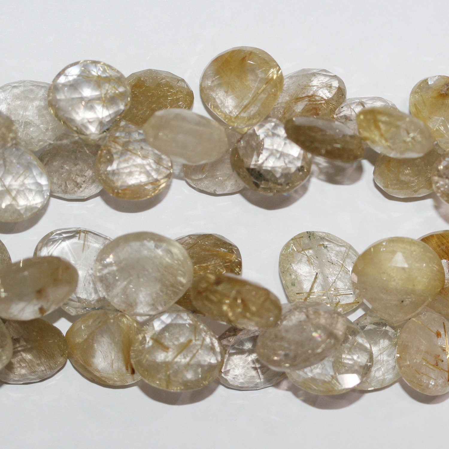 Perles en quartz rutile St de 8 pouces, à facettes graduées de 14 à 16 mm. Longueur du fil : environ 20 cm.