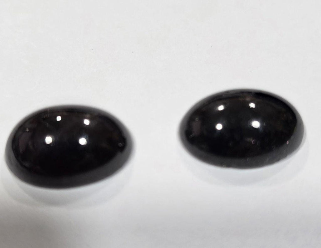 Lote de 2 cabujones ovalados de granate de 18 x 13 mm. (2 uds.)