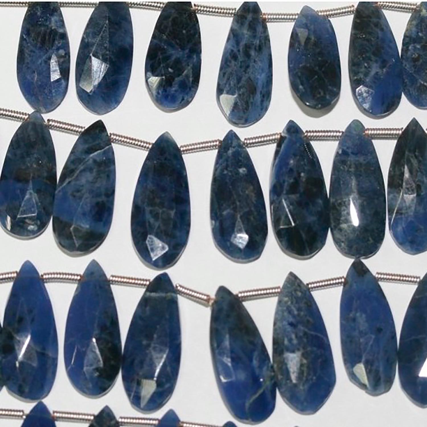 Perles en sodalite facettées en forme de goutte de 9 pouces, 20 x 8 mm environ - Longueur du fil : 22 cm.