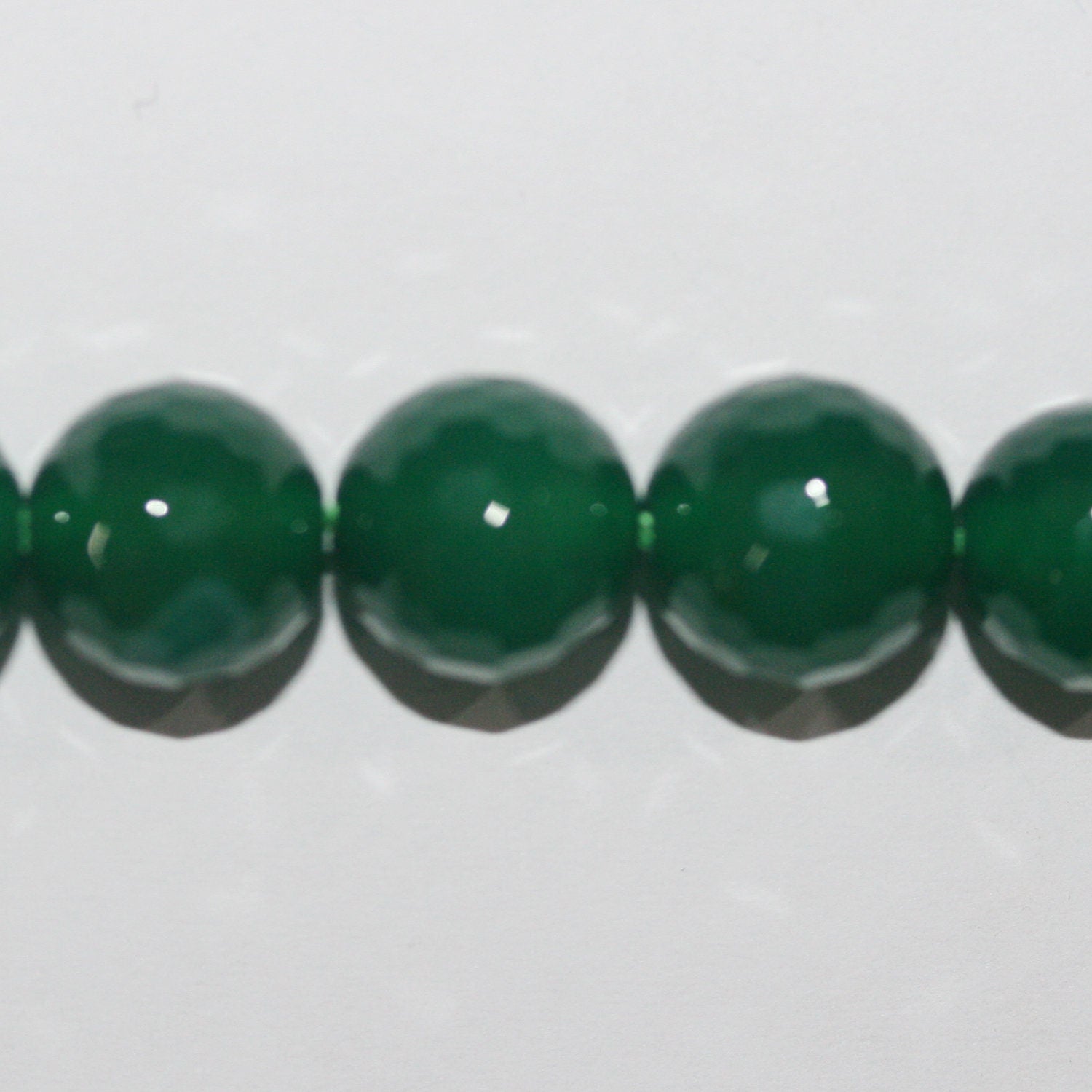 15" Perles rondes à facettes en agate verte St 12 mm.- Brin 39 cm.