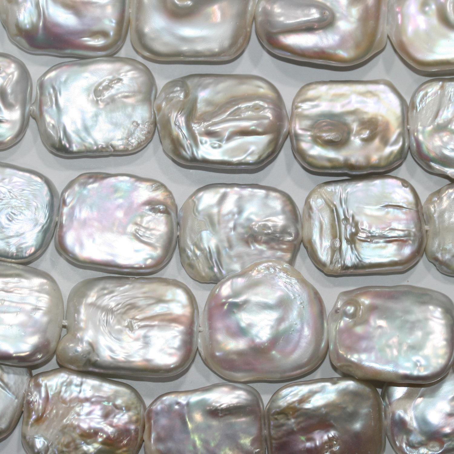 Perles d'eau douce rectangulaires de 40 cm (16 pouces), environ 25 x 20 mm. Collier de 40 cm. Perles naturelles à prix de gros.