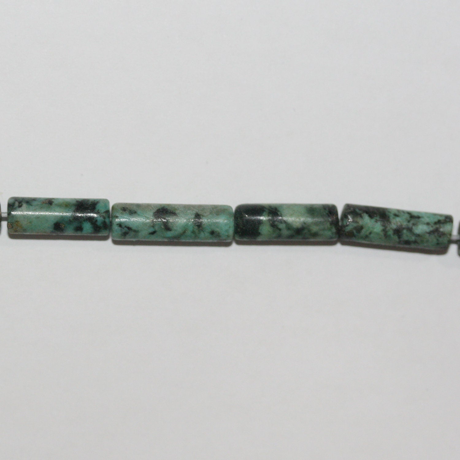 Perles tubulaires lisses en turquoise africaine St 15" 13x4mm.-Rig 39cm.