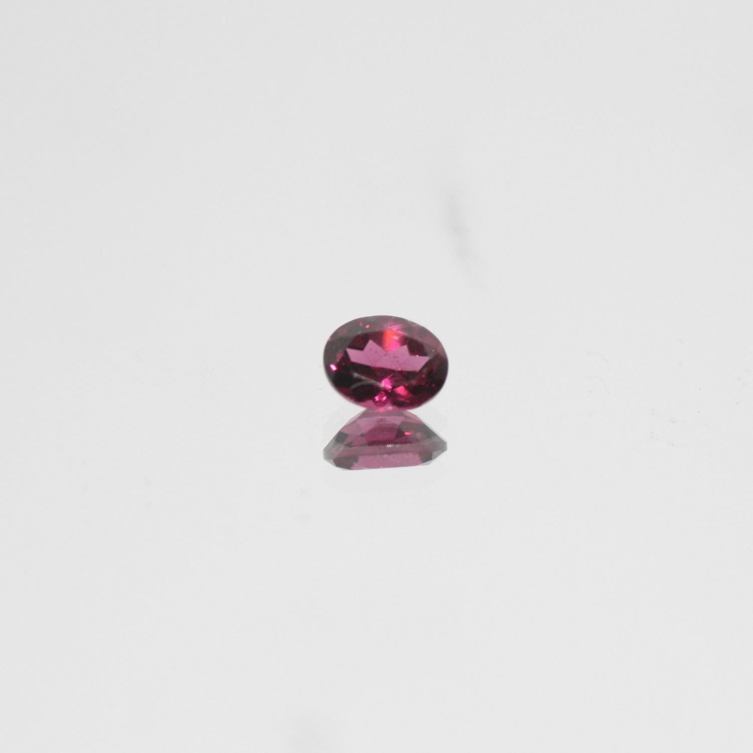 Lot de grenats rhodolite ovales à facettes 5x4mm (12 pièces).