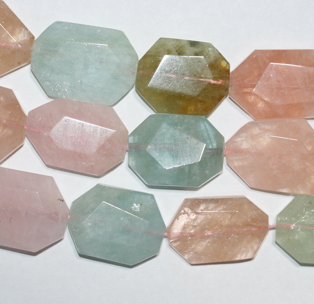 Cuentas octagonales facetadas de berilo multicapa de 16" (30 x 22 mm). Longitud aproximada: 40 cm.