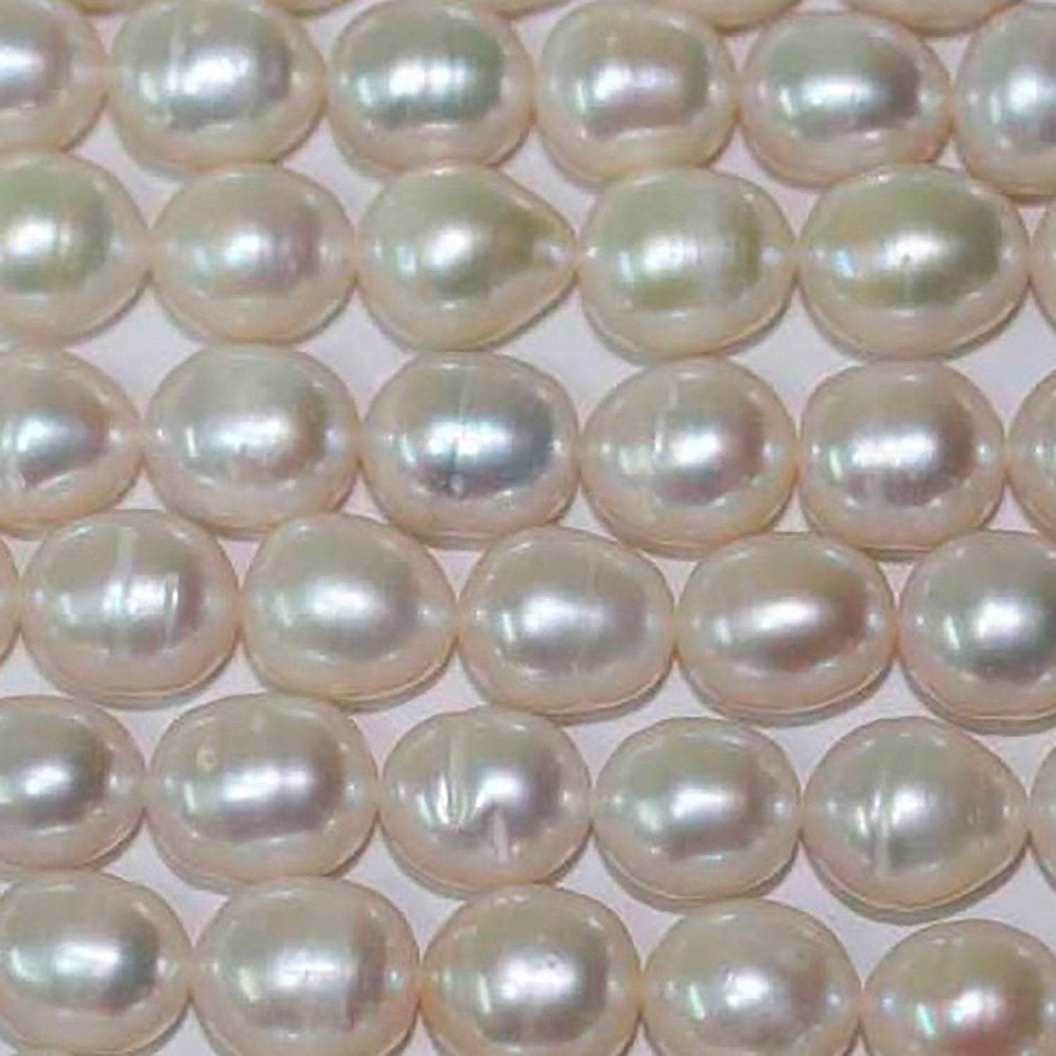 Perles ovales d'eau douce de 15 pouces (38 cm), 9-10 mm, rang de 39 cm. Perles naturelles à prix de gros.