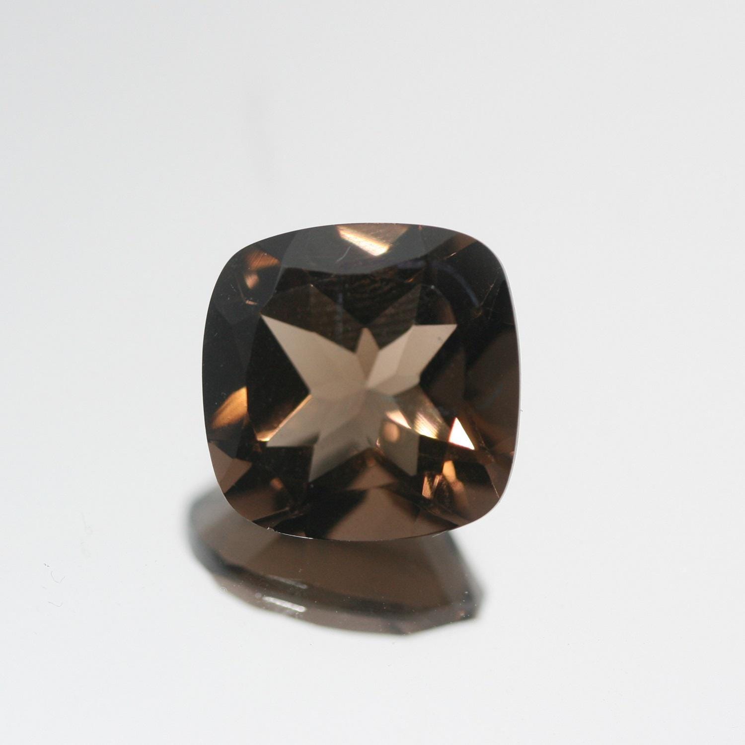 Lot de 2 pierres de quartz fumé facettées, taille coussin, 12 mm.