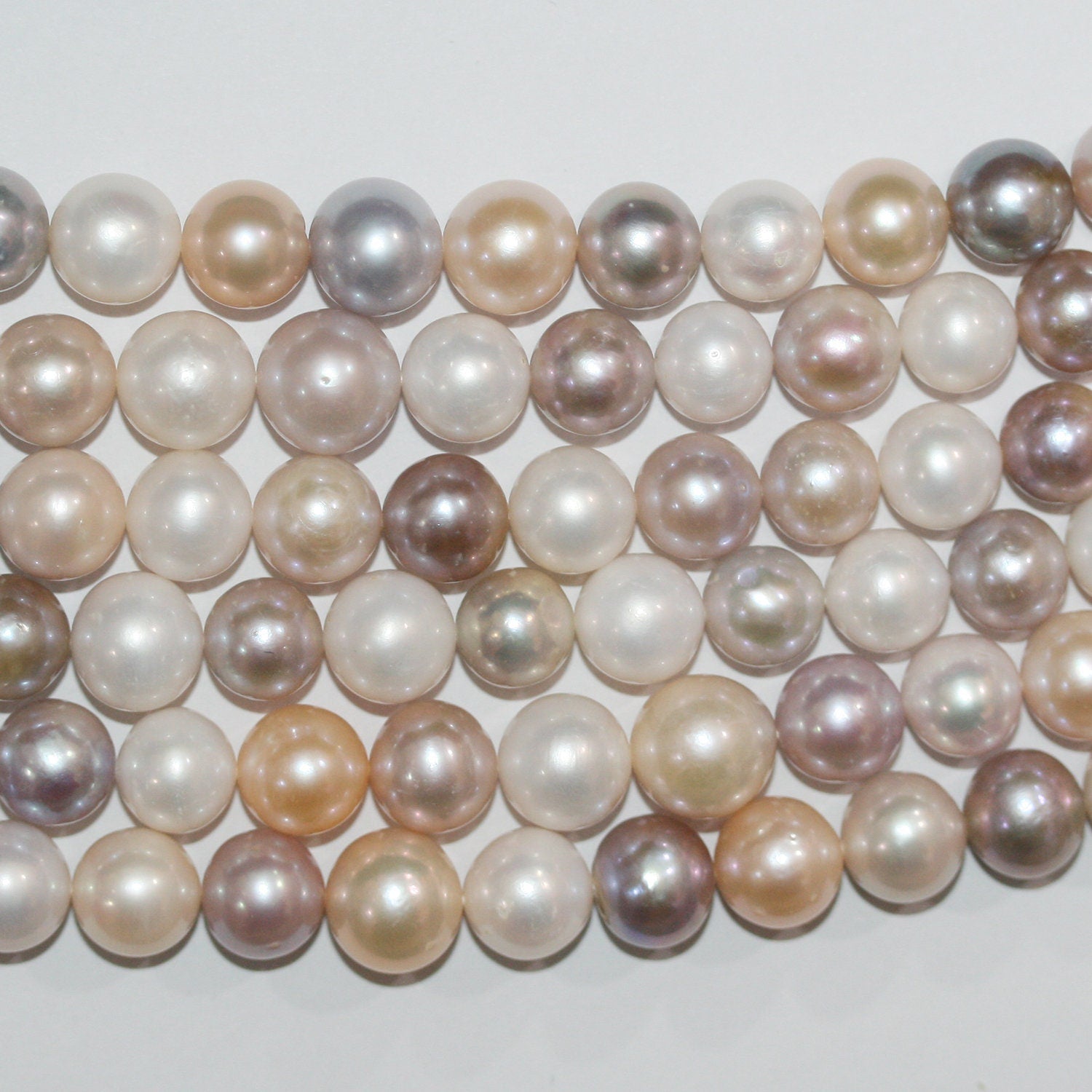 Perles rondes multicolores d'eau douce, 9-11 mm, 40 cm (16 pouces), en rang de 40 cm (16 pouces). Perles naturelles à prix de gros.
