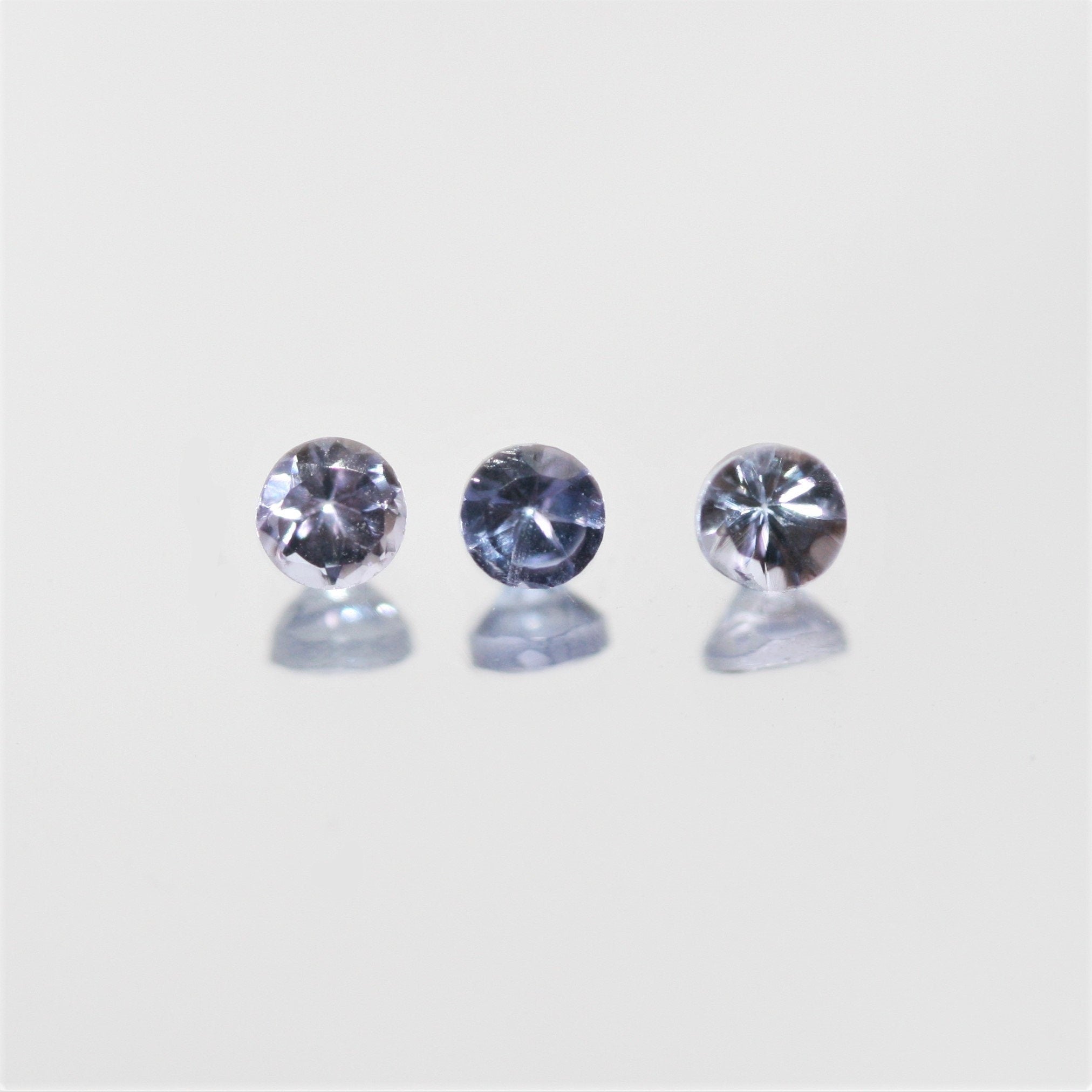 Lot de tanzanites rondes à facettes de 2,5 mm - 2 carats