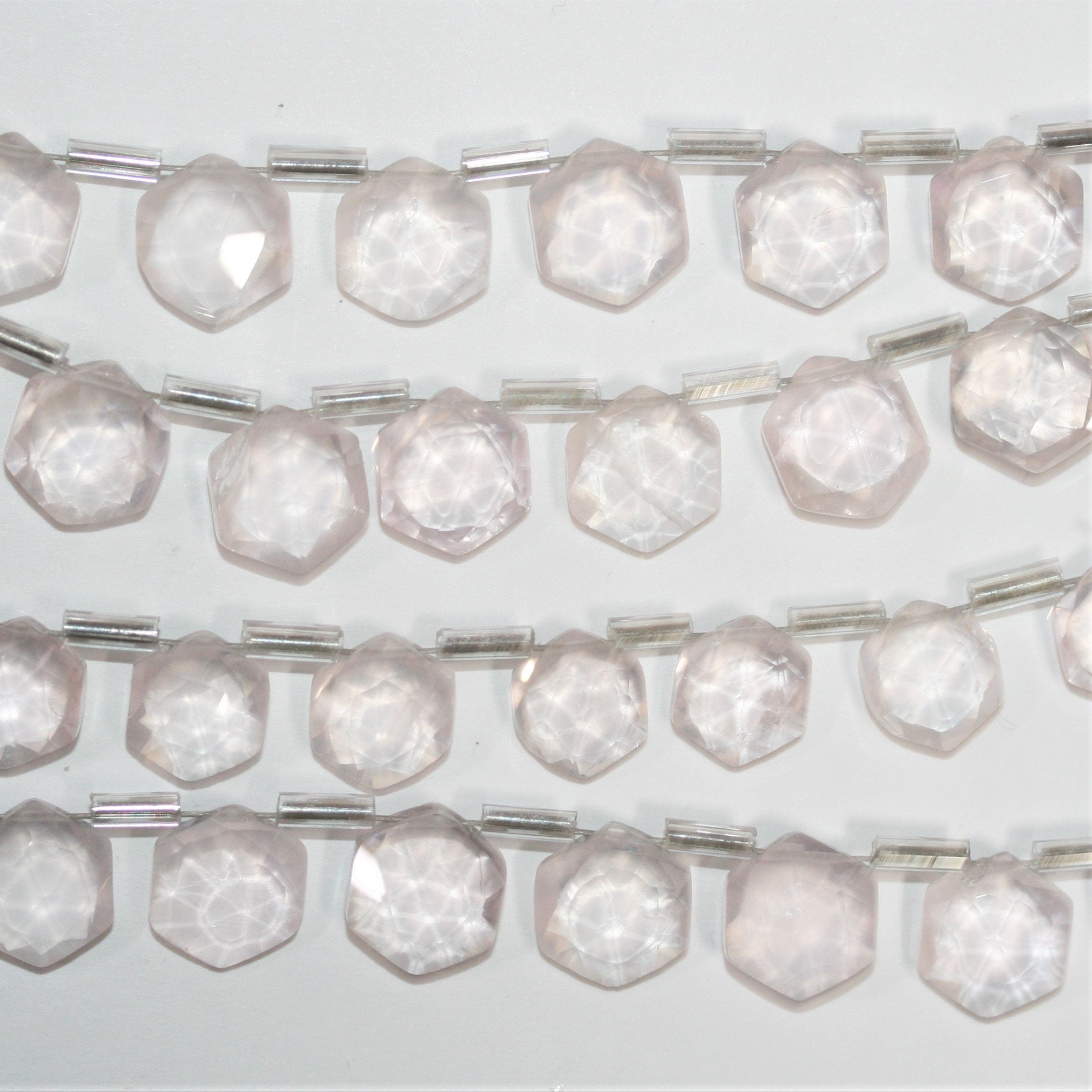 Cuentas hexagonales facetadas de cuarzo rosa de 6" de 9 a 10 mm - Hilo de 15 cm.