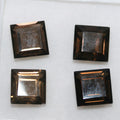 Lot de 4 pierres carrées à facettes en quartz fumé de 10 mm.