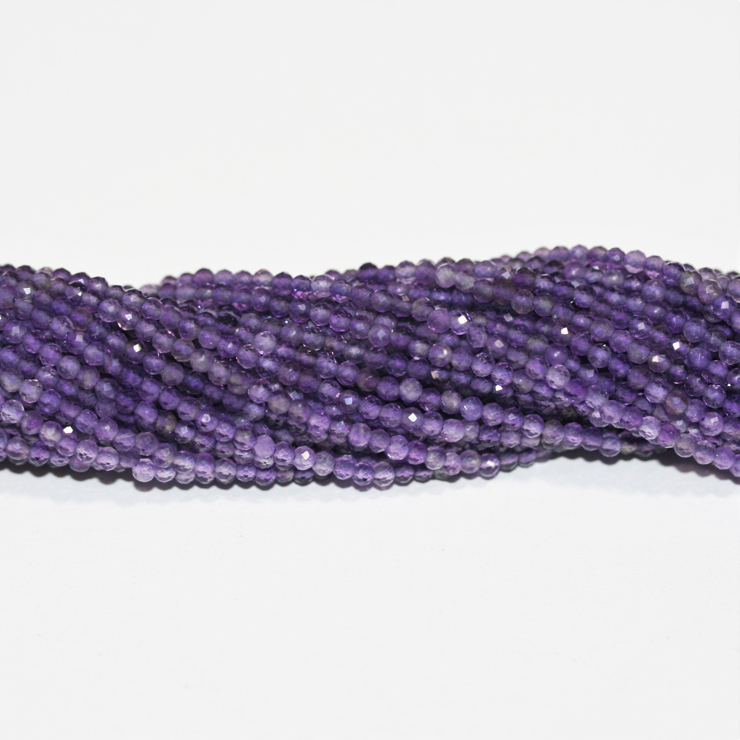 Cuentas redondas facetadas de amatista Santa de 16", 2-2,5 mm, hilo de 40 cm.