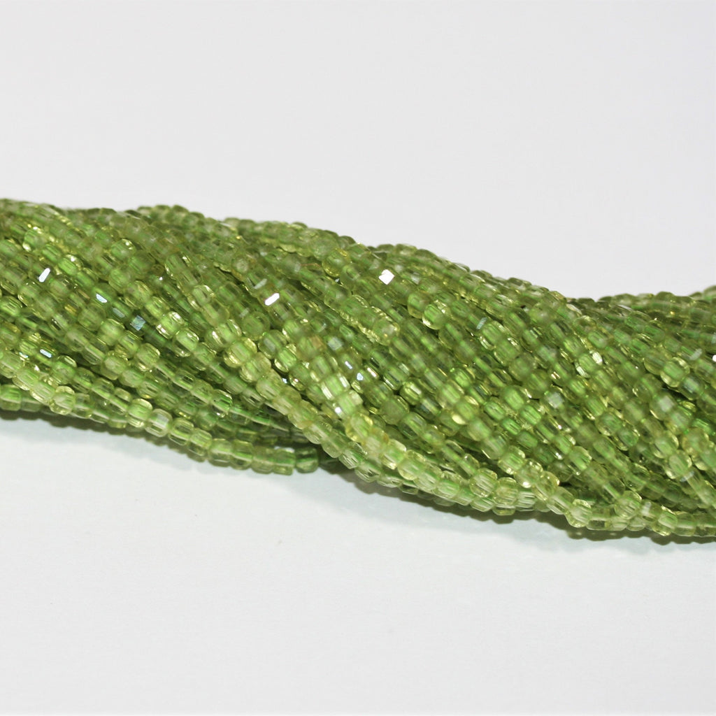 Perles cubiques à facettes en péridot St de 15 pouces, 2 mm, brin de 39 cm.