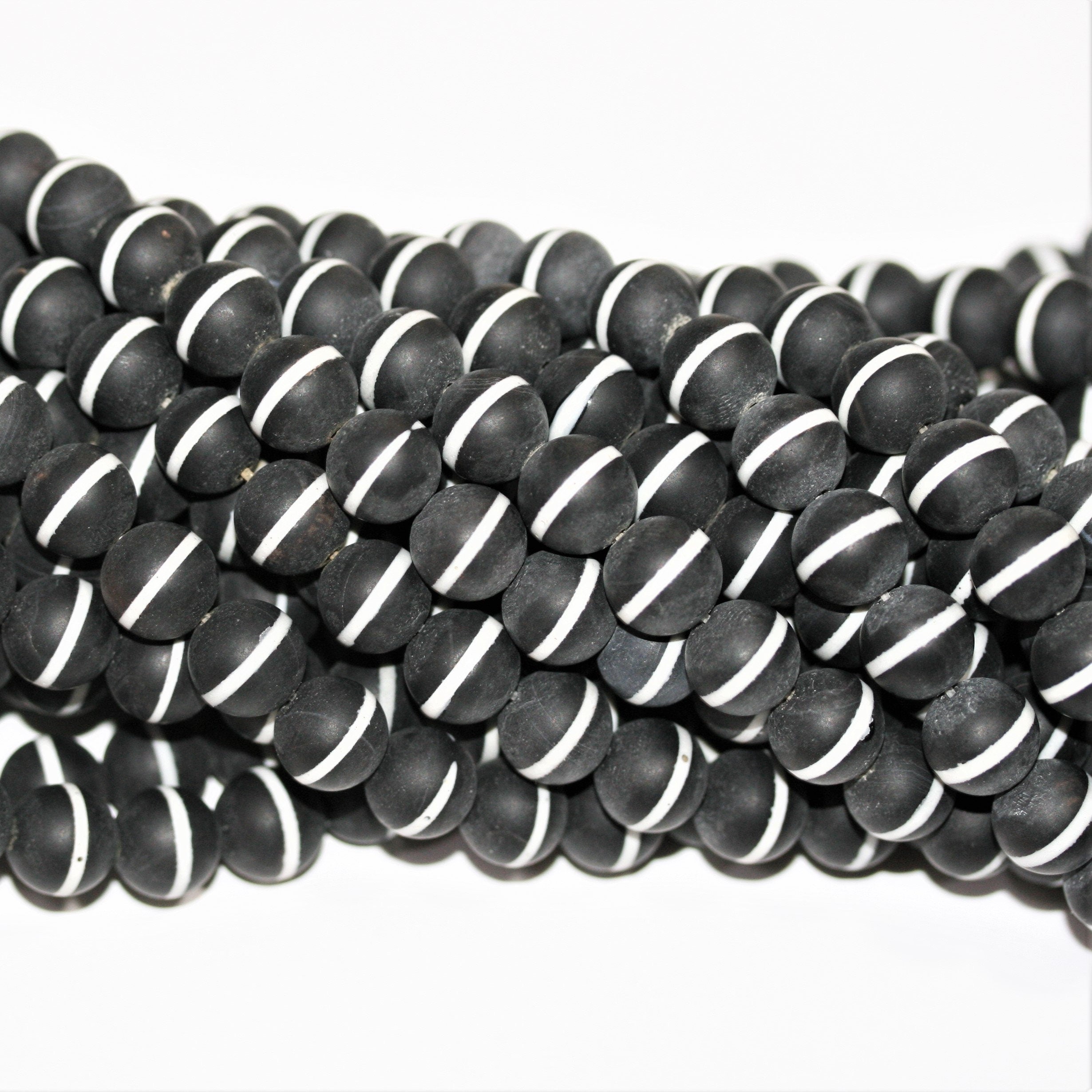 14" St Onyx Finition mate Ronde avec perles à rayures blanches 10 mm.-Rang 37 cm.