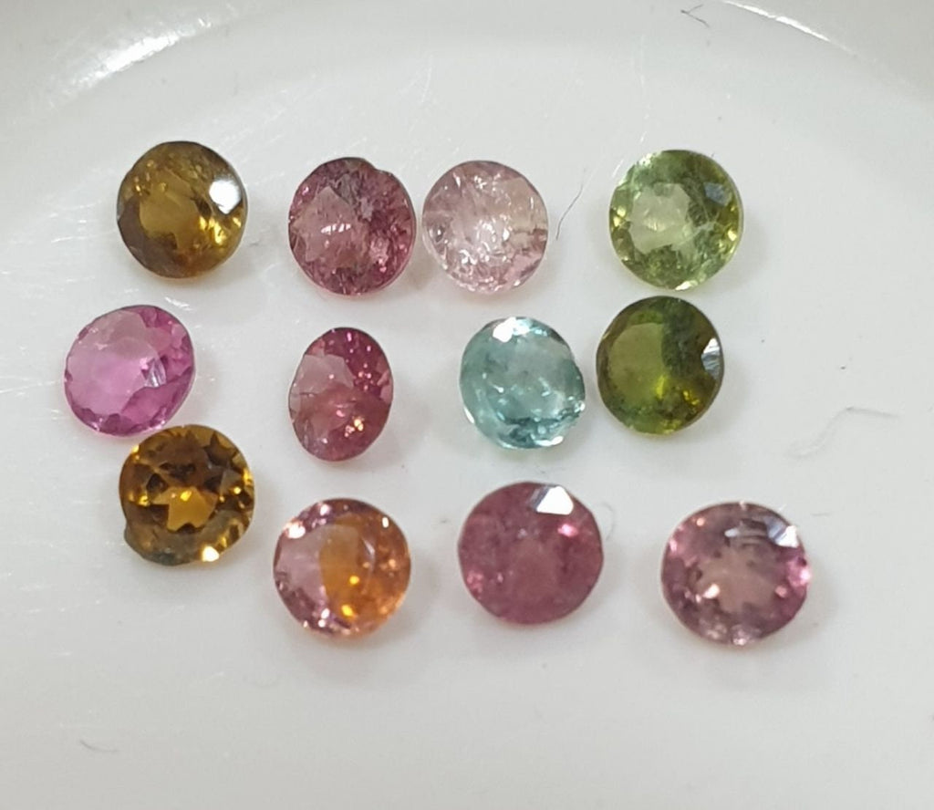 Lote de 12 turmalinas multiárea AAA de 3 mm (rosa, verde y amarillo). Gemas sin tratar de corte redondo. Proveedor de gemas al por mayor. Piedras auténticas.