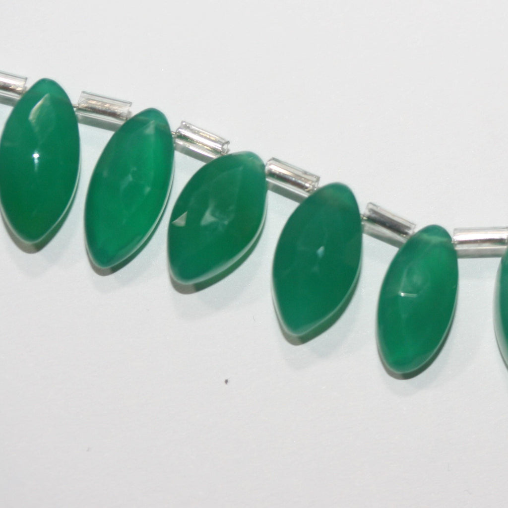 Cuentas de ónix verde facetadas de 8" (14 x 7 mm). Hilo de 20 cm aprox.