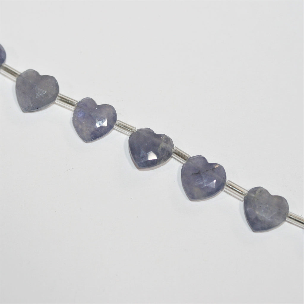 Cuentas de corazón facetadas de cuarzo azul St. de 6", 9-10 mm, hilo de 16 cm.