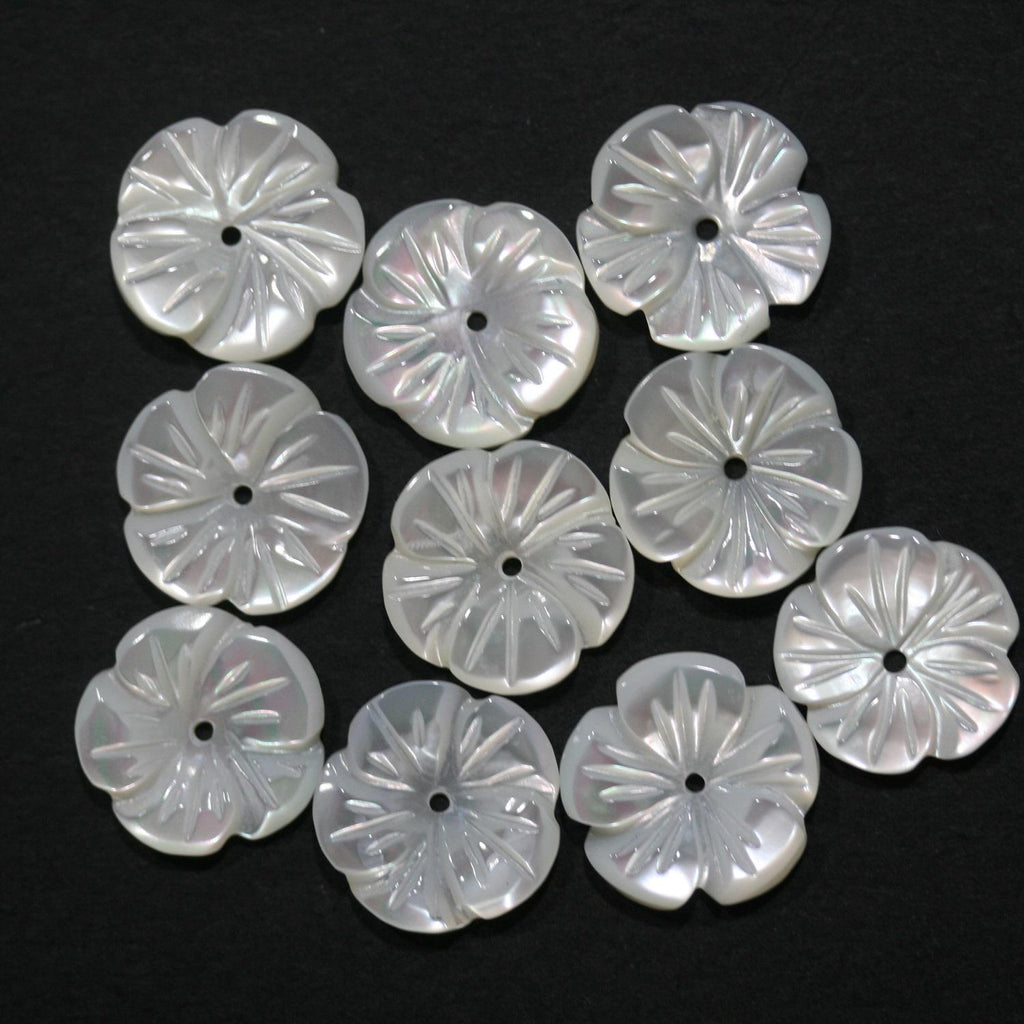 Pendentif en nacre sculptée en forme de fleur, 12 mm (5 paires). Réf. 14832