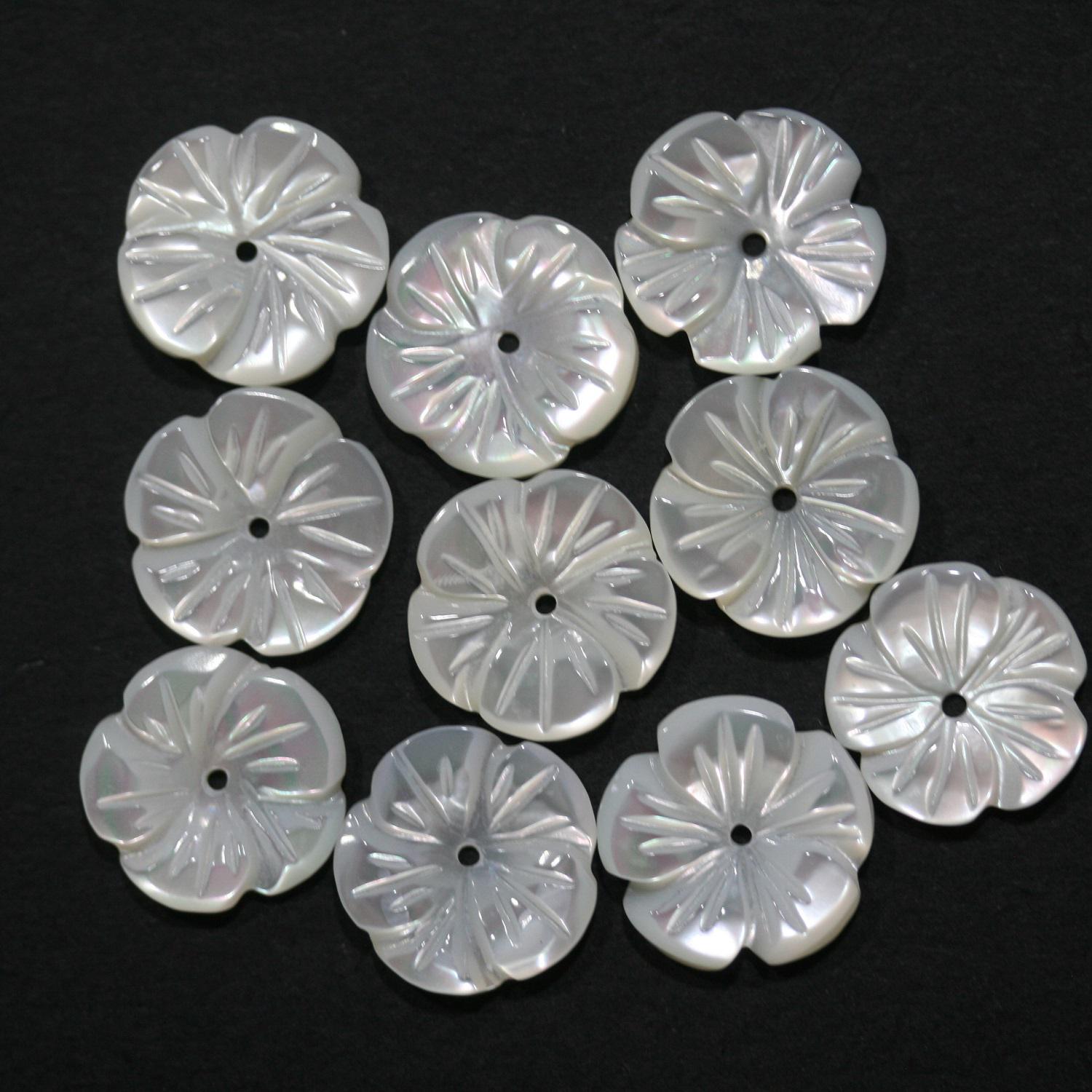 Pendentif en nacre sculptée en forme de fleur, 12 mm (5 paires). Réf. 14832