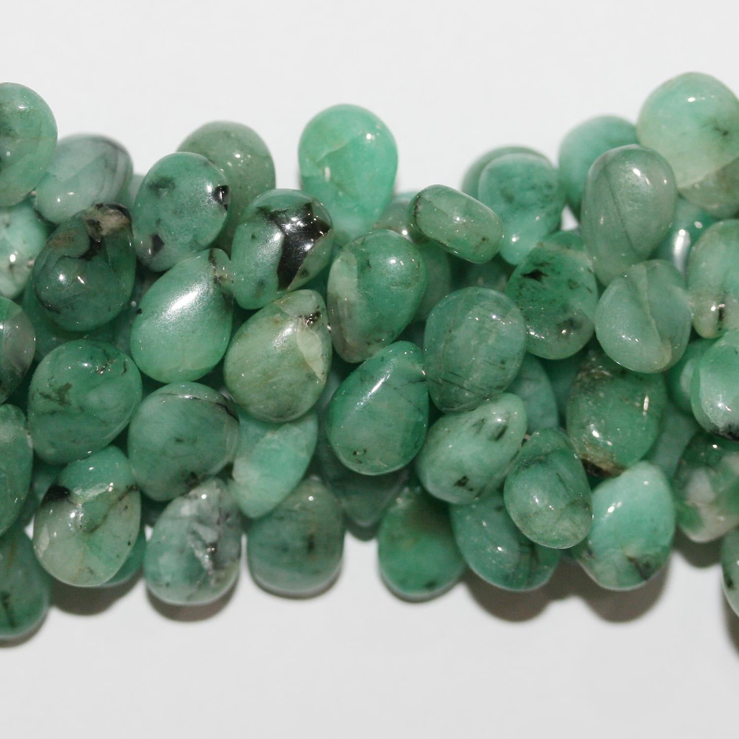 Perles plates lisses en émeraude de 8 pouces (8 x 5 mm). Longueur du fil : environ 20 cm.