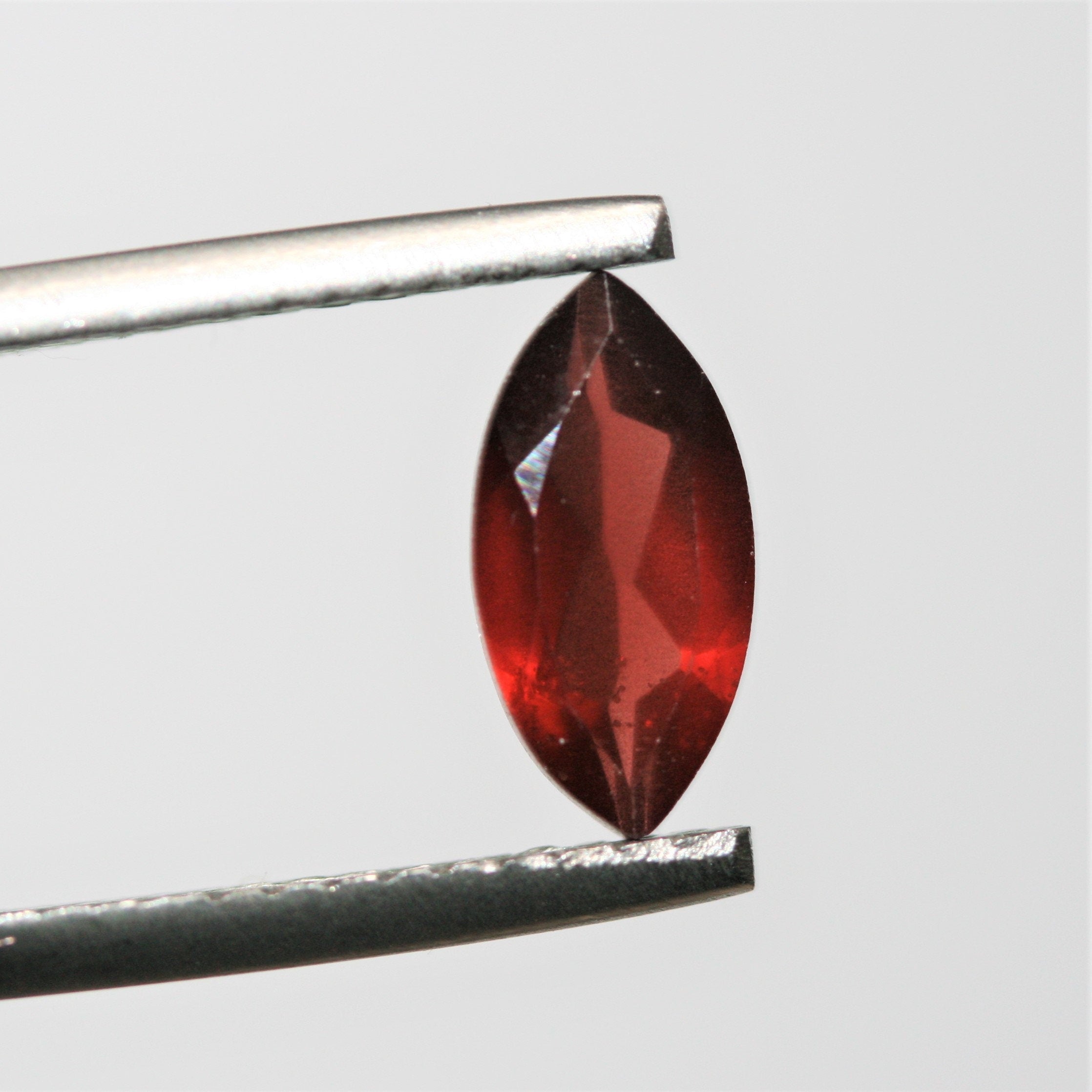 Lote de 8 Granates Marqués Facetados de 10x5 mm. (8 Piezas)