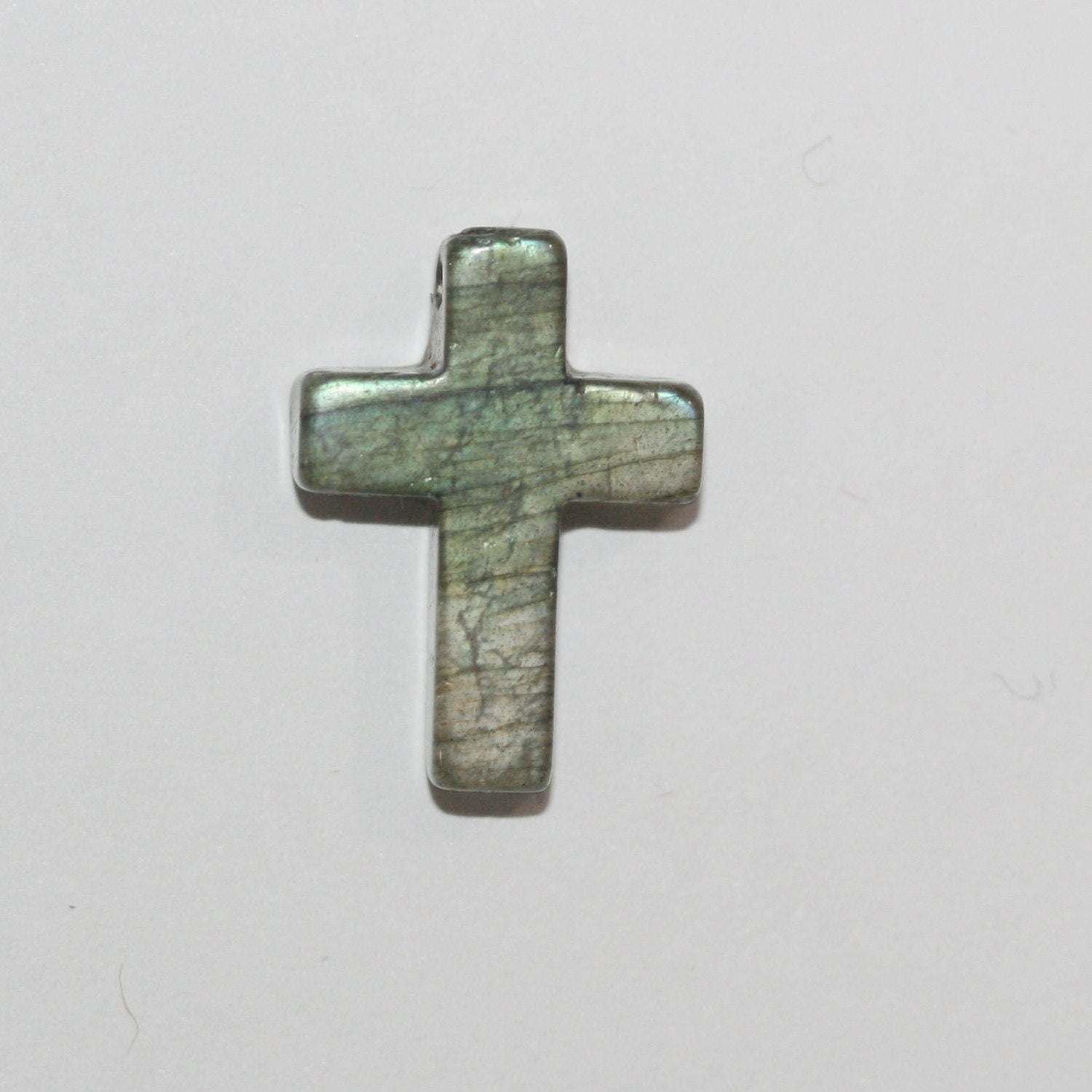 Pendentif croix en labradorite 18x13mm.