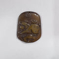 Pendentif en jade brun 47x37mm.