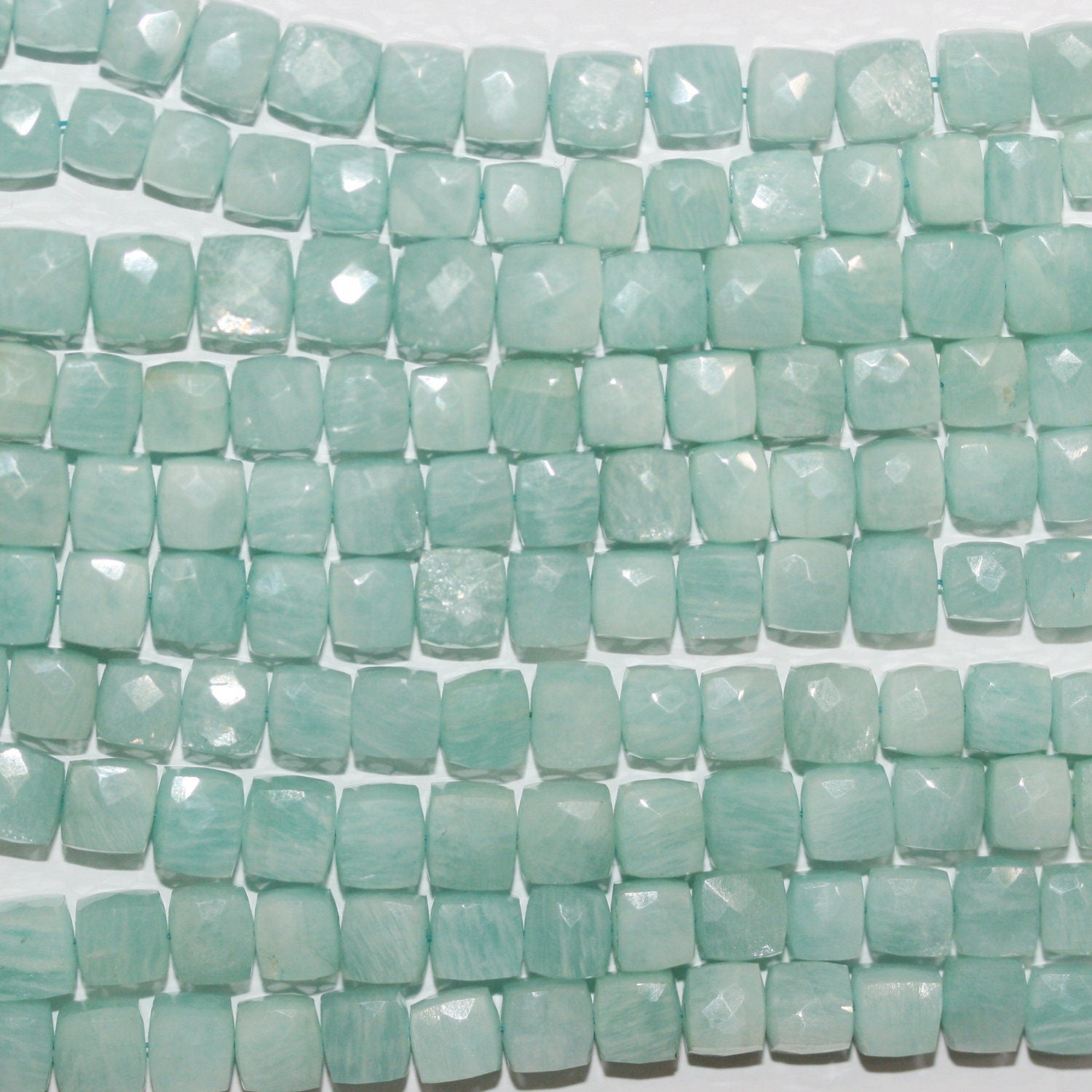 Cuentas de cubo facetadas de amazonita de 8" de St., 6-7 mm, hilo de 21 cm.