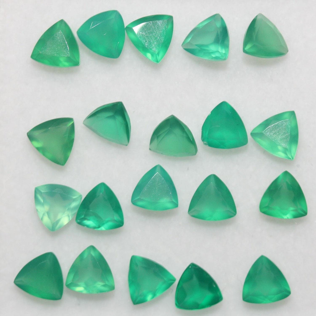 Lot de 20 pierres précieuses d'onix vert facettées taille trillion 5 mm. - Pierres précieuses de qualité supérieure, vente en gros.