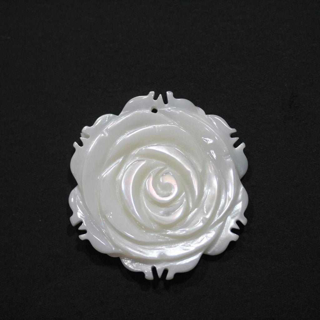 Pendentif fleur sculptée en nacre 30 mm - Réf. 14837