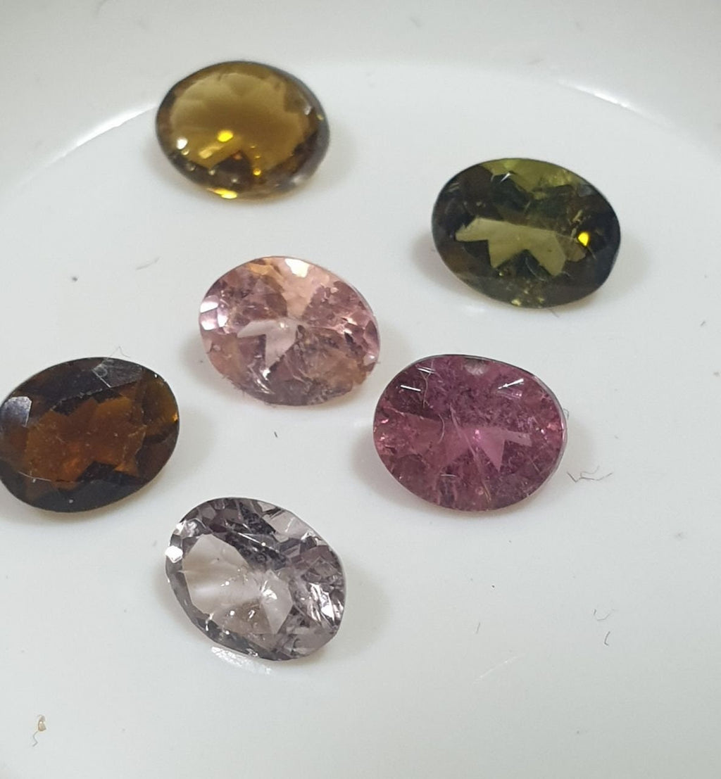 Lot de tourmalines multicolores ovales à facettes 5x4 mm (6 pièces) - Pierres précieuses en vrac - Prix de gros - Gemmes naturelles